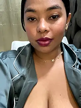 PUSHYLATE live sex cam