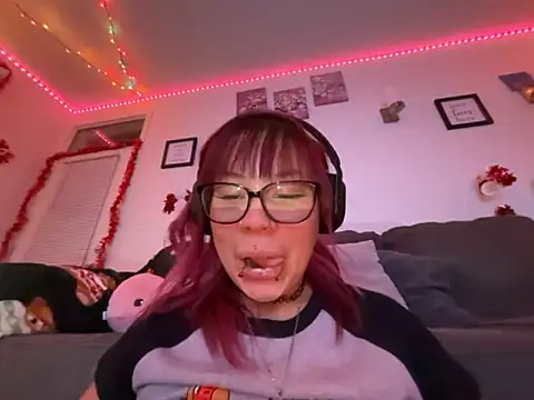 moan4mona's cam snapshot