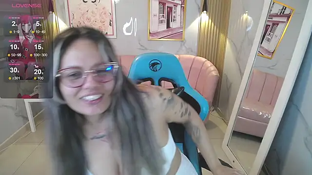 Jade_Jones_a's cam snapshot