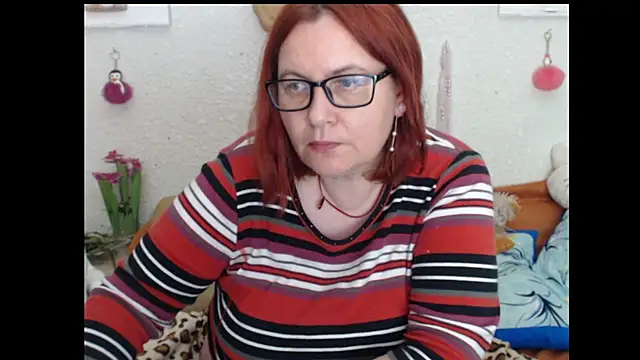 PlayfullMature's cam snapshot