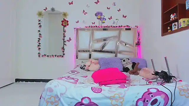 perlabeautiful's cam snapshot