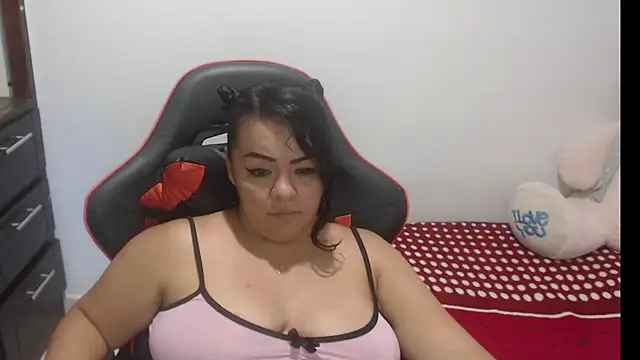 emily_sexxx's cam snapshot