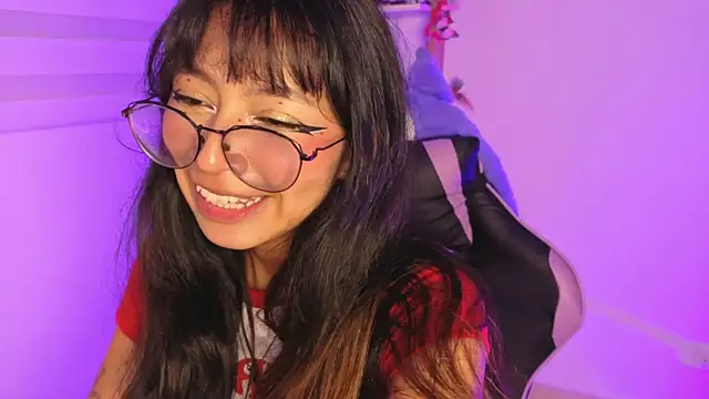 Yommi_Winx live sex cam