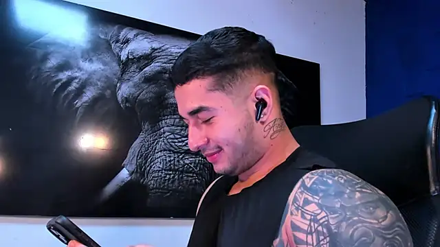 king_falconer's cam snapshot