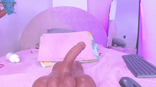 vale_ross_'s cam snapshot