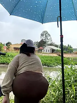 BigAssBee's cam snapshot