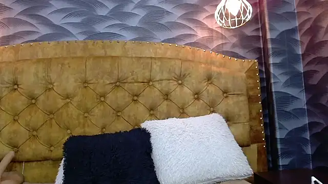 NahomiFireSex's cam snapshot