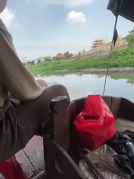 BigAssBee's cam snapshot