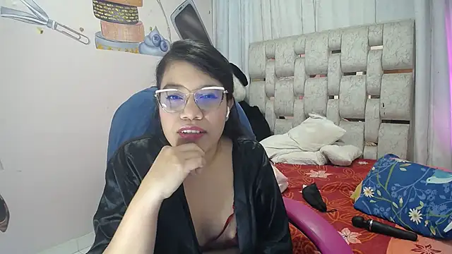 KEYRA-MILLER-'s cam snapshot