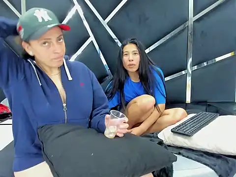 Alyssa_Noah's cam snapshot