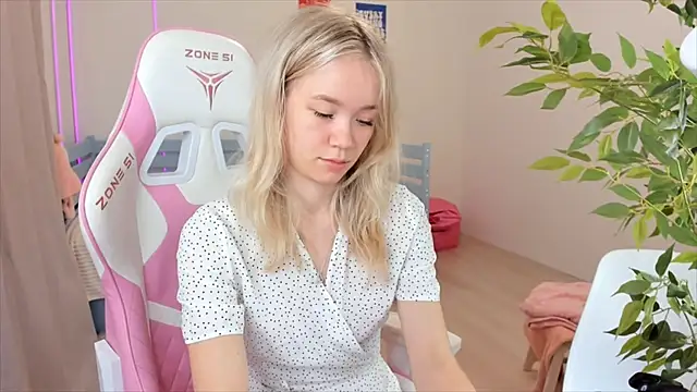 Lily_Young's cam snapshot