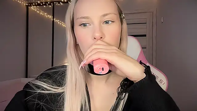 dear_lana's cam snapshot