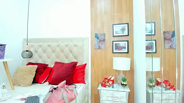 KimberlyBigBoobs's cam snapshot