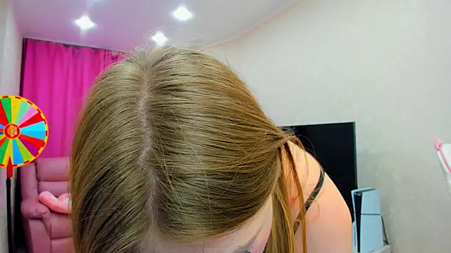 Strawberrye's cam snapshot