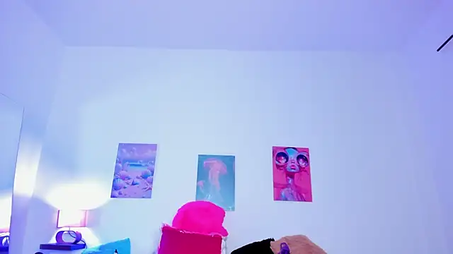 tyra_bankss_'s cam snapshot