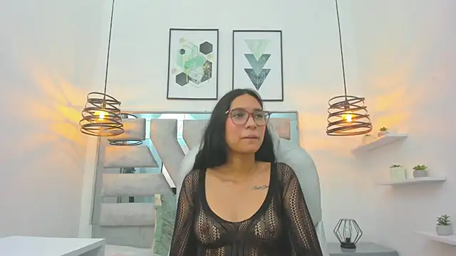 laura_stuar's cam snapshot