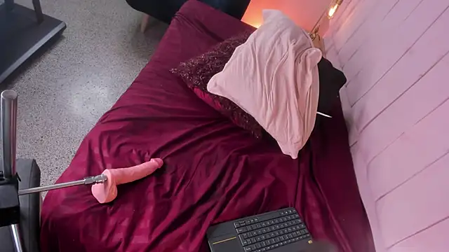 Hillary_Collins1's cam snapshot