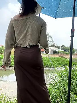 BigAssBee's cam snapshot