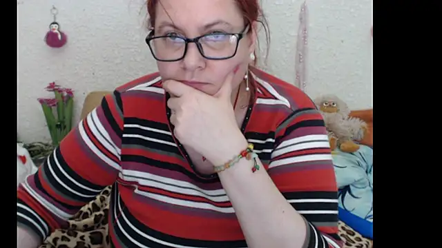 PlayfullMature live sex cam