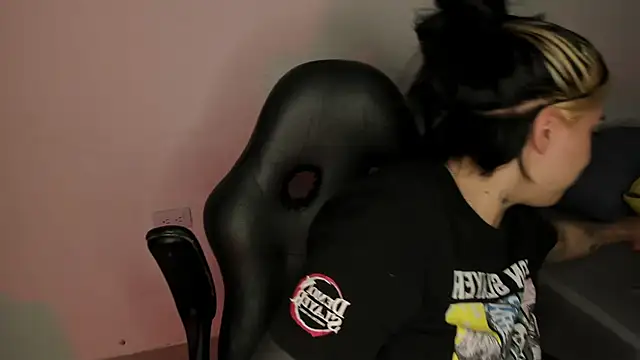 VeloraVyxen_ live sex cam