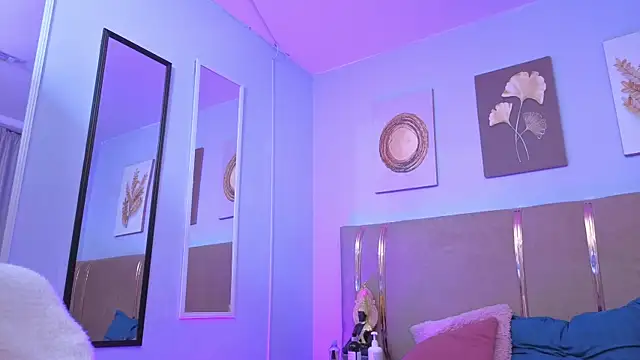 sarah_cruzz_'s cam snapshot