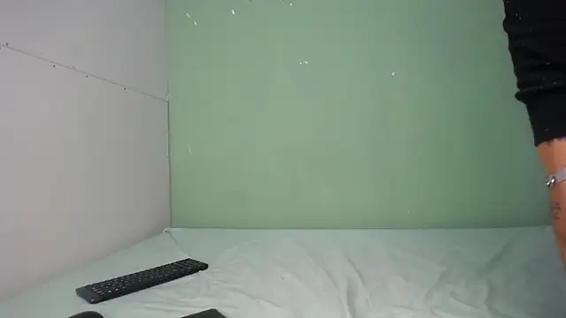 CRAZY_PARTYY_'s web cam