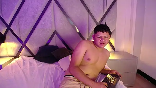 SophieAndLucas's cam snapshot