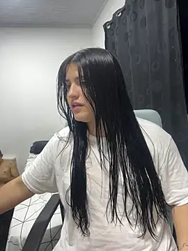 pareja_curiosa19's cam snapshot