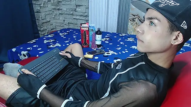 maverickhotson303av live sex cam