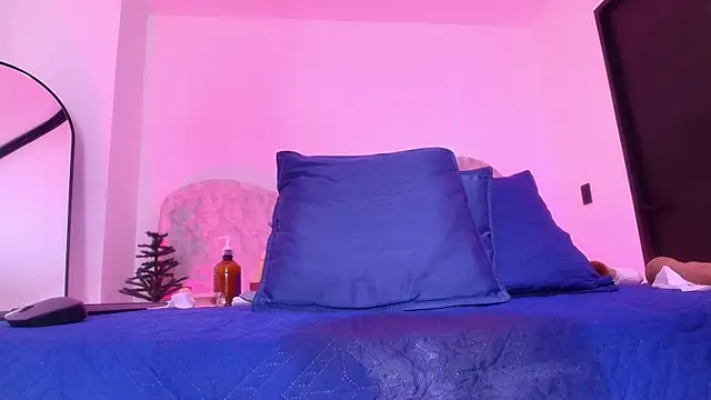 naomi_kyse's cam snapshot