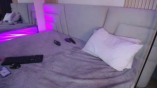 Miss_Loise's cam snapshot