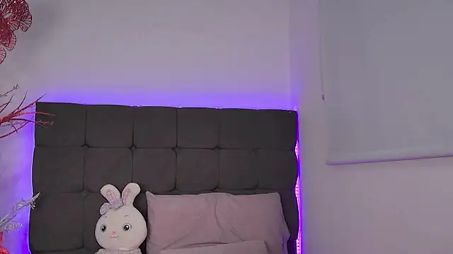 AmandaBrooks_18's cam snapshot