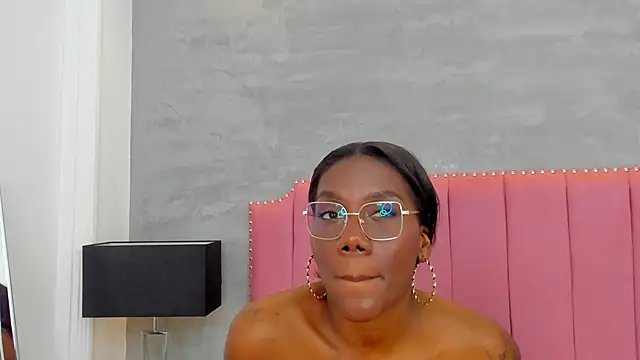 Alaia_Colins's cam snapshot