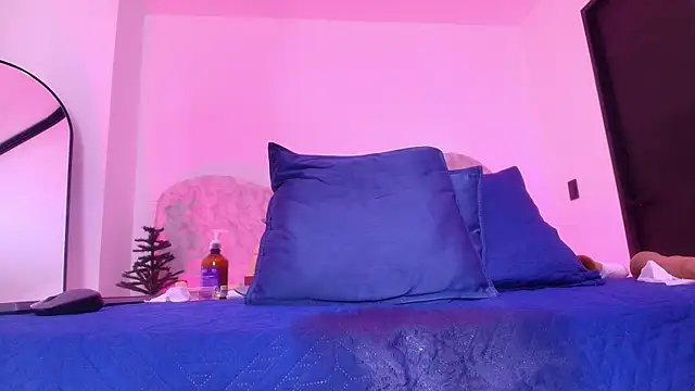 naomi_kyse's cam snapshot