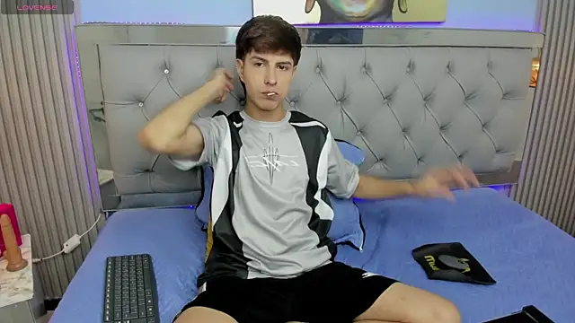 Estiv18_'s cam snapshot