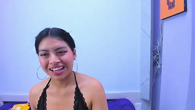 Chloe_Martini's cam snapshot