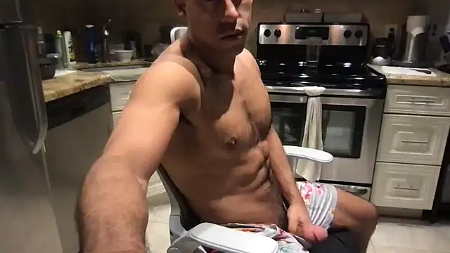 BigGuyMuscle's cam snapshot