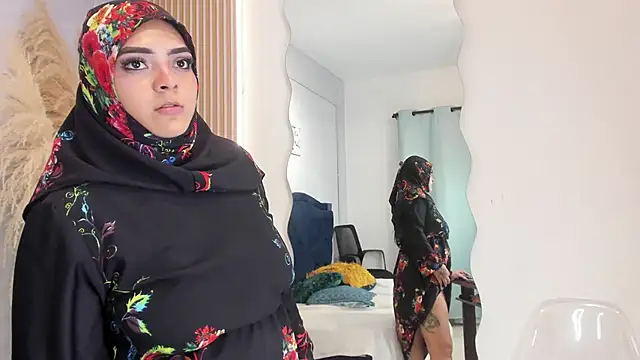 Inaya_Khalifa's cam snapshot