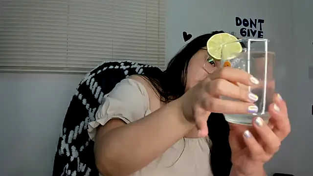 lizzie_c's cam snapshot