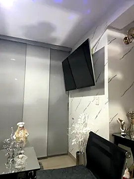 LARIANA_RIVERA23's cam snapshot