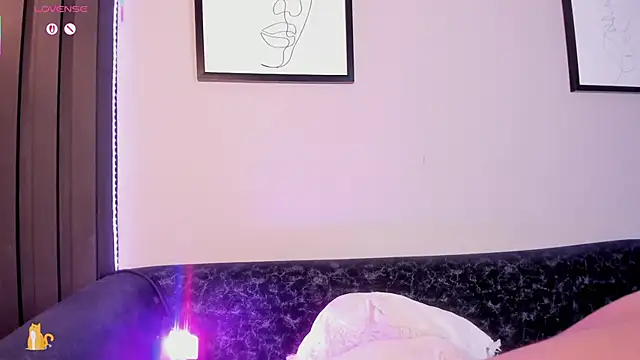 Sally__Walker's cam snapshot