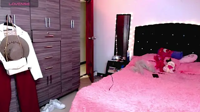 holy_juli's cam snapshot