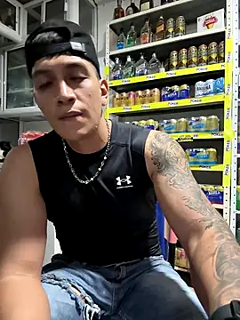 OliverWest04 live sex cam