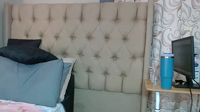 QUEENSHEBAxx01's cam snapshot