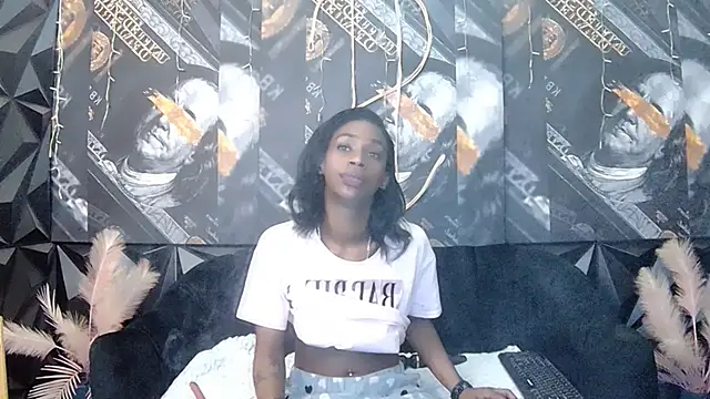 Lilmisbaddyxxx's cam snapshot