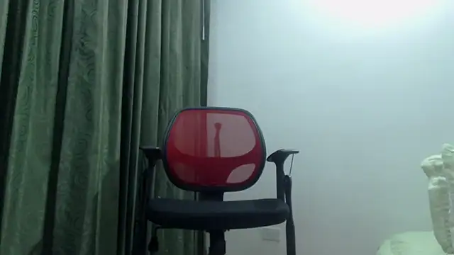 Aileendarkhot's cam snapshot