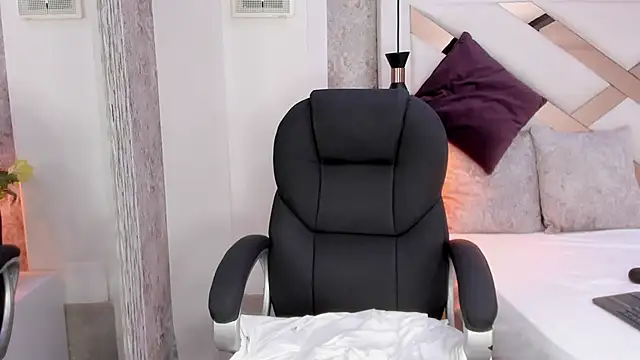 Megan-8's cam snapshot