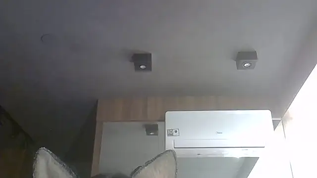 SkinnyKitten live sex cam