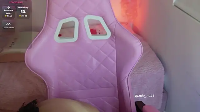 mia_noir's web cam