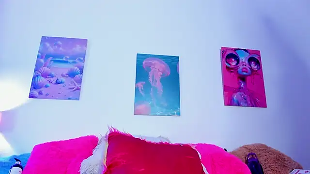 tyra_bankss_'s cam snapshot